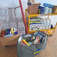 V   centrih    Škofijske karitas  Koper zbirajo čistila, zapakirano hrano, 
higienske pripomočke ...  