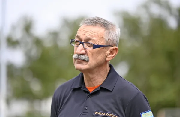 Poveljnik Civilne zaščite  Srečko Šestan prosi,  naj se ustavijo 
donacije prehrambenih artiklov, saj jih nimajo kje skladiščiti. 