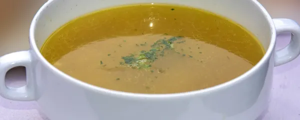 Goveja juha  je kraljica vseh juh, budi pozitivna čustva, pomirja in 
odpravlja strah, daje občutek domačnosti in sprejetosti med 
ljubljene osebe.