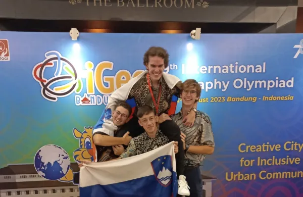 Slovenska ekipa na 19. geografski olimpijadi mladih v Bandungu 
na Javi
