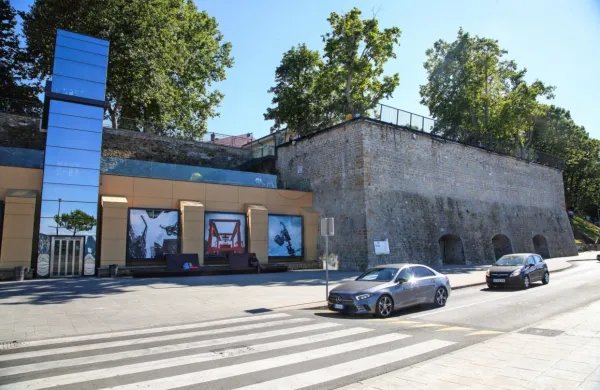 Zunanjost Bastiona so obnovili leta 2010, medtem ko je notranjost, ki obsega tri kletne prostore z ločenimi vhodi, opuščena, 
brez ustreznih inštalacij in neopremljena.