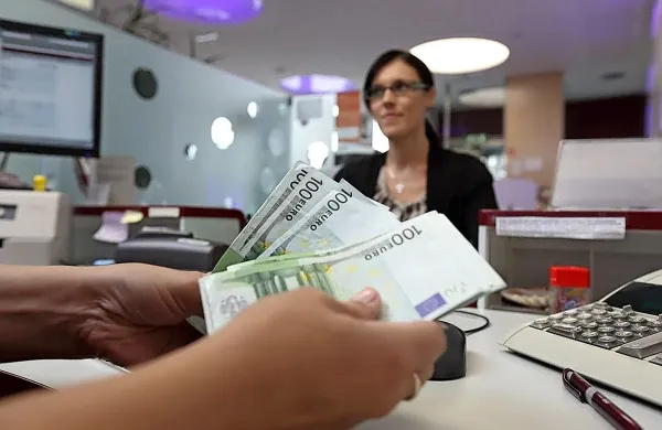 Sindikati so  za dodatno obdavčitev izrednih dobičkov bank.