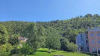 Na nekdanjem šolskem vrtu bodo gradili stanovanjski blok z dvanajstimi stanovanji. 