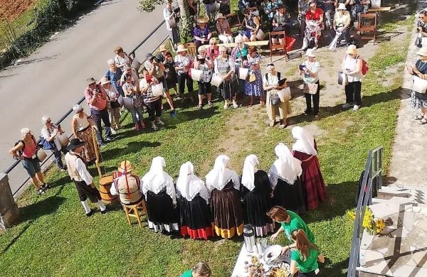 Udeleženke svetovnega čipkarskega kongresa so spoznavale 
kraško tradicijo in velikodolsko klekljarsko šolo.