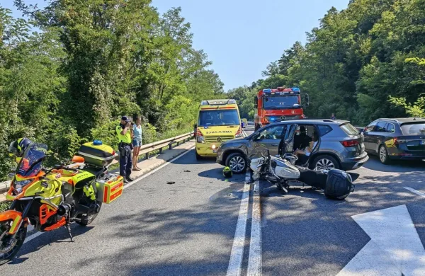 Slovak je  na  cesti čez  neprekinjeni črti  polkrožno obračal  in  presekal  pot  motoristu  iz  Hrvaške.  