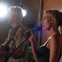 Pri magični izvedbi pesmi Nebo se je Tomažu Štularju na odru 
pridružila pevka Leila Aleksandra.