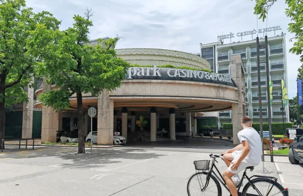 Novogoriška igralniško-turistična družba Hit, ki je v lasti države in 
občin, kljub bistveno izboljšanemu poslovanju v 2022 ne bo delila 
bilančnega dobička. 