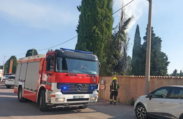 Danes zjutraj je zagorelo na izolskem pokopališču, na delu, ki je 
blizu izolskemu stadionu.