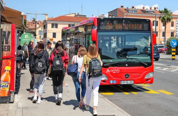 Direktna avtobusna povezava med Koprom in Piranom bi bila 
dijakom še kako dobrodošla. 