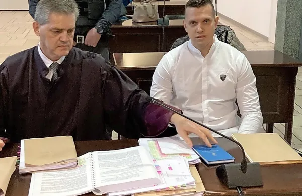 Klemen Kadivec desno s svojim zagovornikom Brankom Gvozdićem