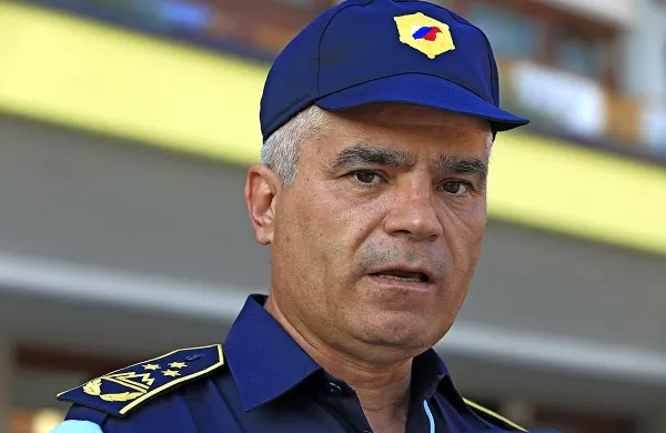 Začasni vodja policije Senad Jušić na dosedanji karierni poti ni 
vodil nobene enote. Kljub temu se poteguje za generalnega 
direktorja policije s polnim mandatom.