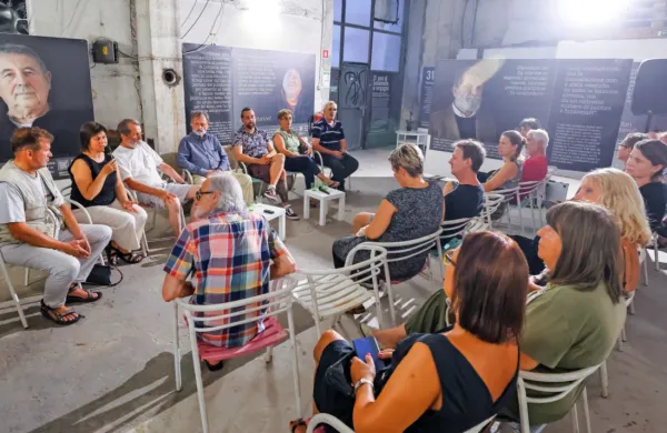 Na razstavi 31 let s(r)amote poklon izbrisanim in njihovemu &scaron;e nedokončanemu boju