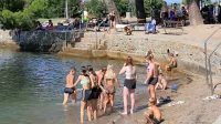 Na Debelem rtiču letujejo različne skupine otrok, zato kraj prekipeva od otroške razposajenosti.