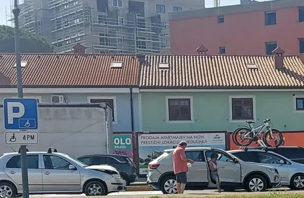Trčil v zadnji del avta