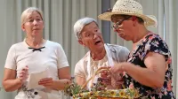Vedno odlične amaterske igralke - Neža Merlak, Ave Blaznik, Mojca 
Magajne (od leve) in druge, bogatijo množico prireditev na 
Vojskem.