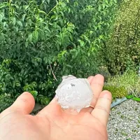   Na Ajdovskem je debela toča povzročila precej škode, predvsem 
na osebnih vozilih, pa tudi na  strehah hiš in drugih objektov.