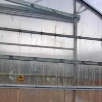 Toča je klestila tudi po rastlinjakih na Ajdovskem. 