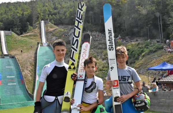 Skakalci SSK POK,  od leve - Mark Štrancar, Andraž Velikonja in 
Jure Polanc. 