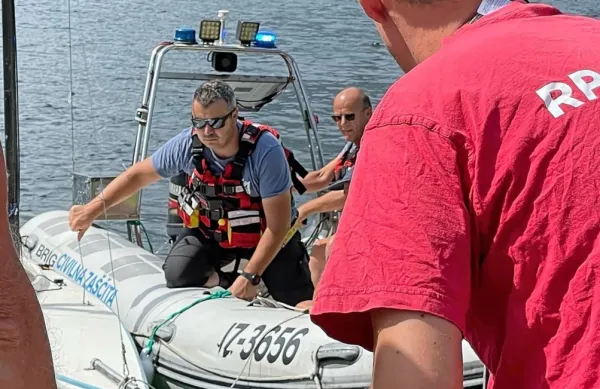 V nesreči jadrnice na Bohinjskem jezeru utonil mo&scaron;ki