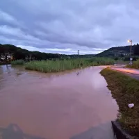 V Strunjanu naj bi zalilo eno hišo.