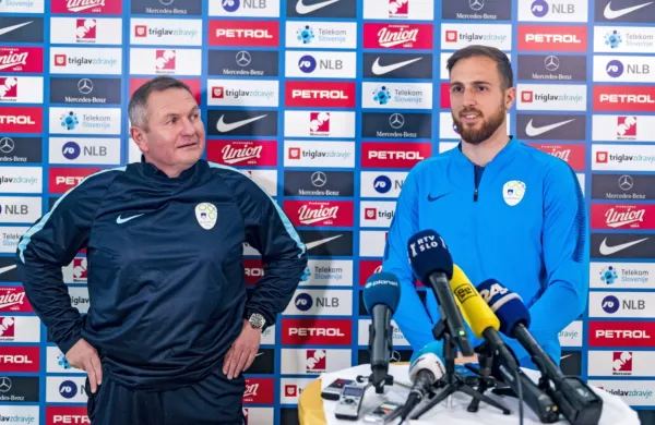 Selektor Matjaž Kek (levo) in prvi med enakimi v izbrani vrsti Jan 
Oblak.