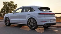 Cena za priključno-hibridnega porscheja se začne pri 176 tisoč 
evrih, naprodaj pa bo že v letošnjem letu.