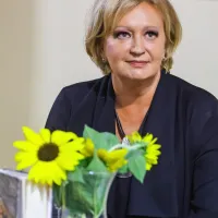 Ksenija Benedetti v istrskem zaledju predstavila avtobiografsko knjigo Hi&scaron;a sozvočja (FOTO)