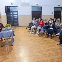Ksenija Benedetti v istrskem zaledju predstavila avtobiografsko knjigo Hi&scaron;a sozvočja (FOTO)