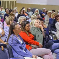 Ksenija Benedetti v istrskem zaledju predstavila avtobiografsko knjigo Hi&scaron;a sozvočja (FOTO)