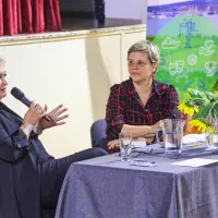 Ksenija Benedetti v istrskem zaledju predstavila avtobiografsko knjigo Hi&scaron;a sozvočja (FOTO)