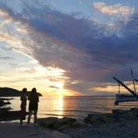 (Minuta, dve za bolj&scaron;i jezik): &ldquo;Je mar narečje krivo, da narobe rečemo: 'pri njemu' in ne 'pri njem'?&rdquo;