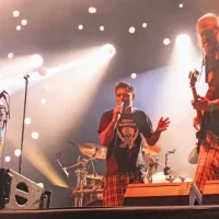 Ajdovski Elvis Jackson so svoj lasten izraz razvili ob spremljavi 
ska, punk, hard core, reggae in metal vplivov.