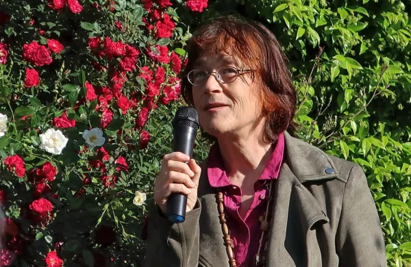 Barbara Korun bo drevi ob 20. uri nastopila na vrtu RTV Koper - 
Capodistria.   