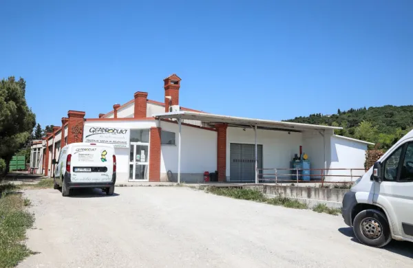 Podjetje Geaprodukt je vrsto let imelo svoje prostore pred 
vstopom v Ankaran, tam bo v prihodnosti trgovina z živili.