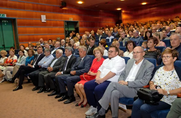 Sprejema so se udeležili tudi številni visoki gostje. 
