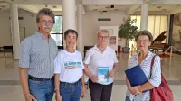 Kampanjo Naj Anhovo zadiha so prostovoljci na čelu s koordinatorko za Obalno-kraško regijo Jasno Čuk Rupnik (druga z leve) 
danes predstavili tudi na Primorskem, in sicer v Sežani. 