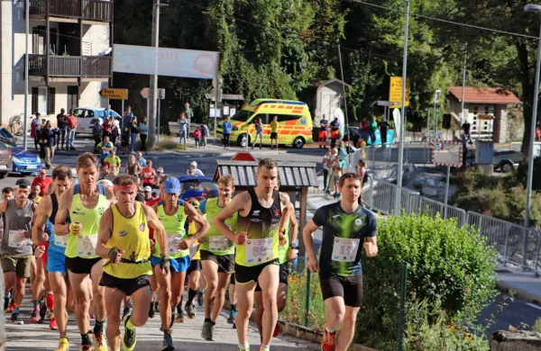 Iz Podbrda se je  proti Črni prsti pognalo 94 udeležencev.