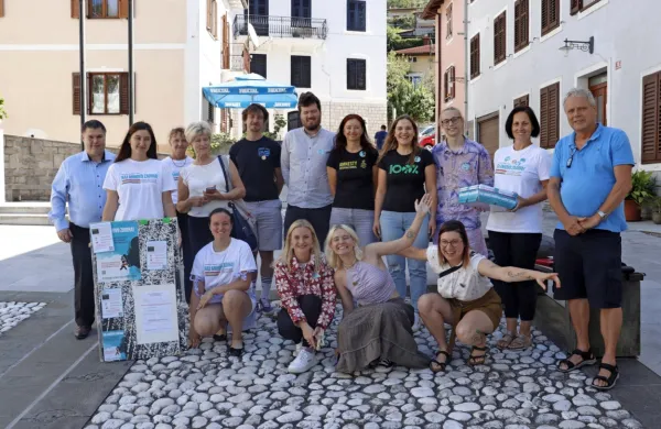Predstavniki različnih organizacij in društev so v Kanalu ljudi pozvali k množičnemu zbiranju podpisov za spremembo zakona o varstvu narave. 