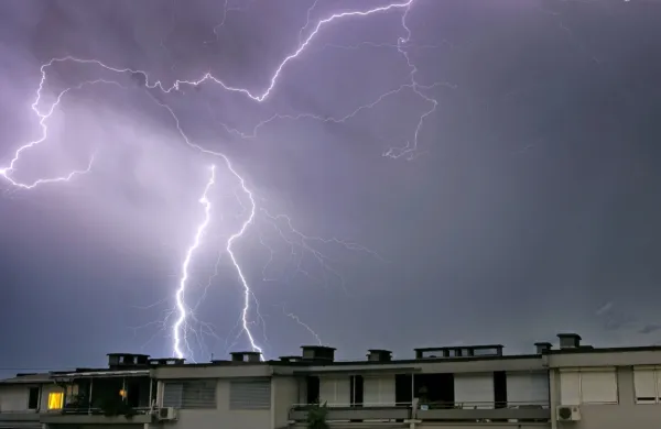 Vlada je 25. maja občinam, prizadetim v teh poplavah in plazovih, 
zagotovila 1,7 milijona evrov za intervencijske stroške.