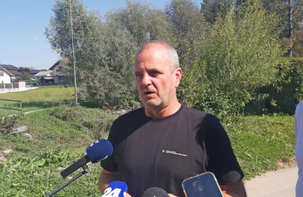 Minister za naravne vire in prostor Uroš Brežan je zadovoljen z 
intervencijskimi deli po poplavah v osrednji Sloveniji.