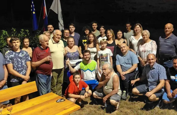 Jožeta Čeperja so  ob povratku v domovino pričakali na brniškem 
letališču, slavje pa se je nato nadaljevalo v Famljah.