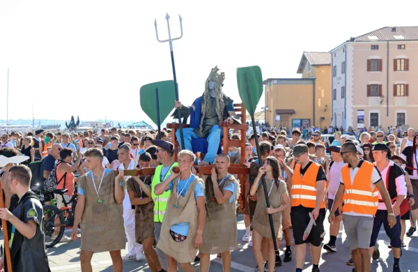 (FOTO + VIDEO) Na 77. pomorskem krstu zaprisegla rekordna generacija: &ldquo;potunkali&rdquo; kar 150 zelencev
