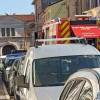 V Izoli je zjutraj počilo. Ena oseba je lažje po&scaron;kodovana (FOTO)