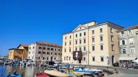 Dijaki in dijakinje si želijo hitrejšo avtobusno povezavo od Kopra do piranske Gimnazije, elektro in 
pomorske šole, pri tem jih podpira tudi vodstvo šole. 