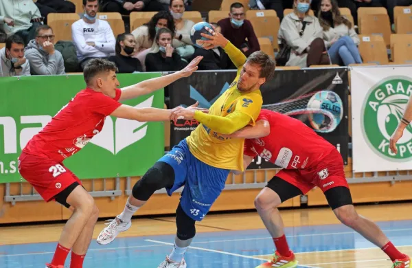 Andraž Kete (z žogo)  je bil napadalno najučinkovitejši mož v 
koprskih vrstah ob zmagi v Ljubljani.   
