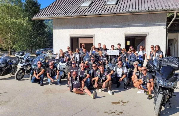 V Črni na Koroškem so razveselili mater z dvema otrokoma, ki morajo v svoji hiši še vedno živeti na podstrešju. 