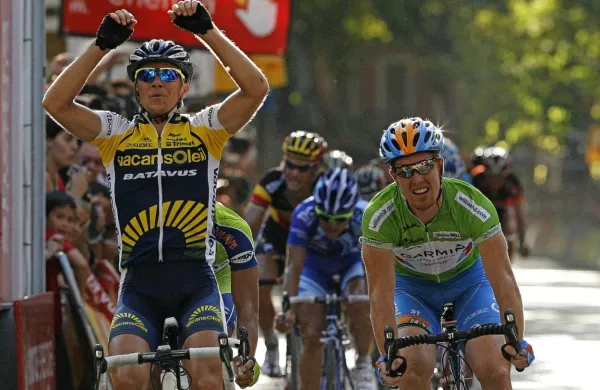 Tako se je Borut Božič (levo) veselil etapne zmage v ciljnem sprintu 
šeste etape dirke po Španiji iz leta 2009.   
