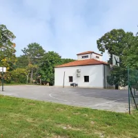 Obnovljena karavla iz leta 1947 v Kastelcu
