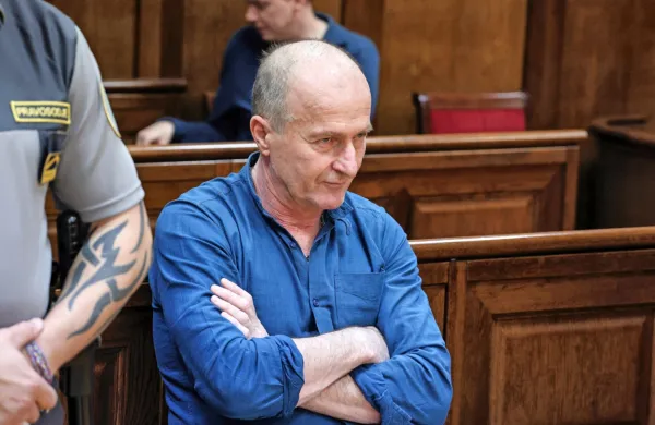 Adriano Petelin ne priznava krivde in se danes ni hotel zagovarjati.