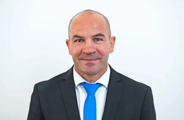 Dejan Zavec odhaja iz zdravstvenih razlogov.